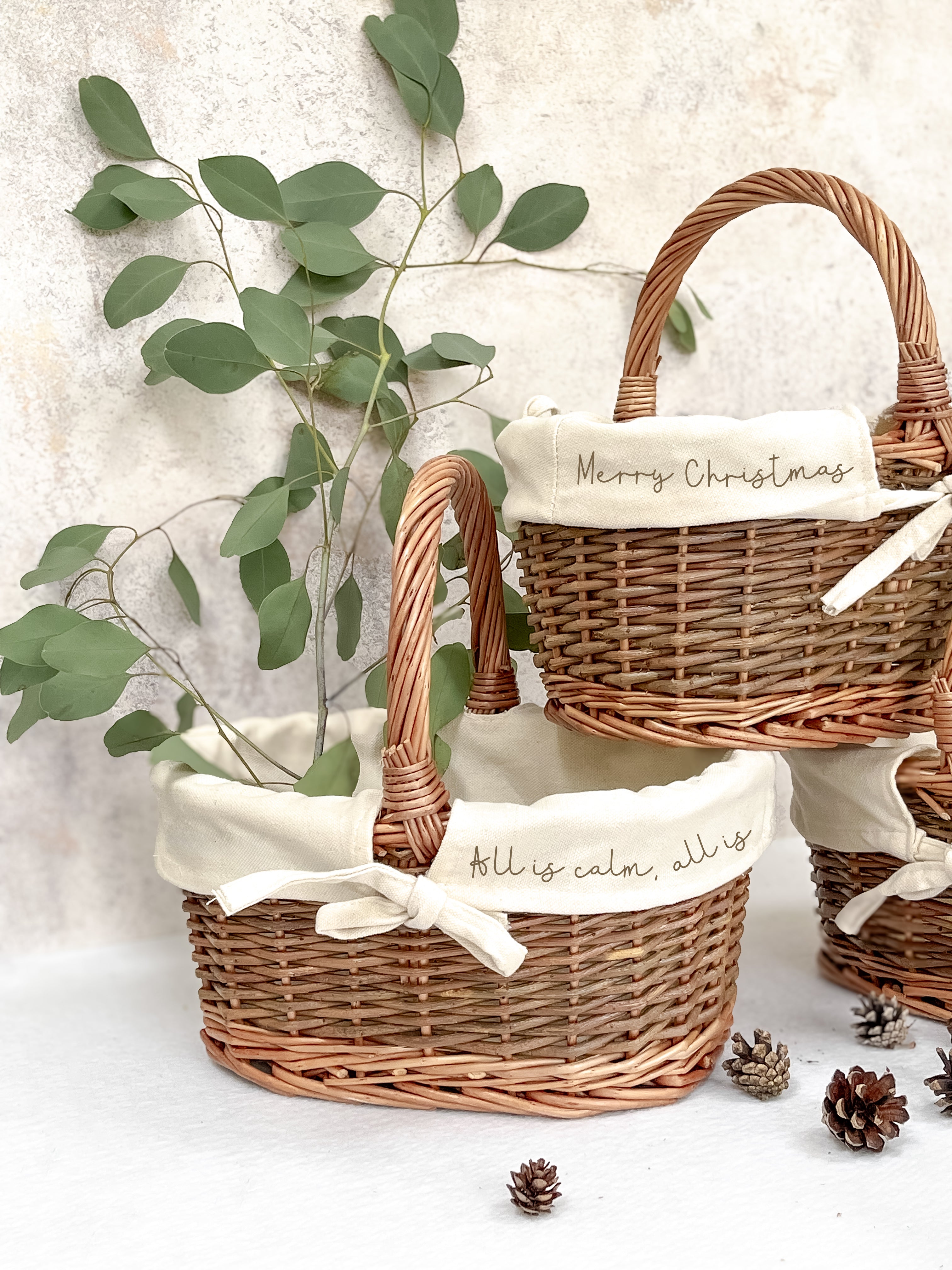 Small wicker baskets with personalised festive phrases