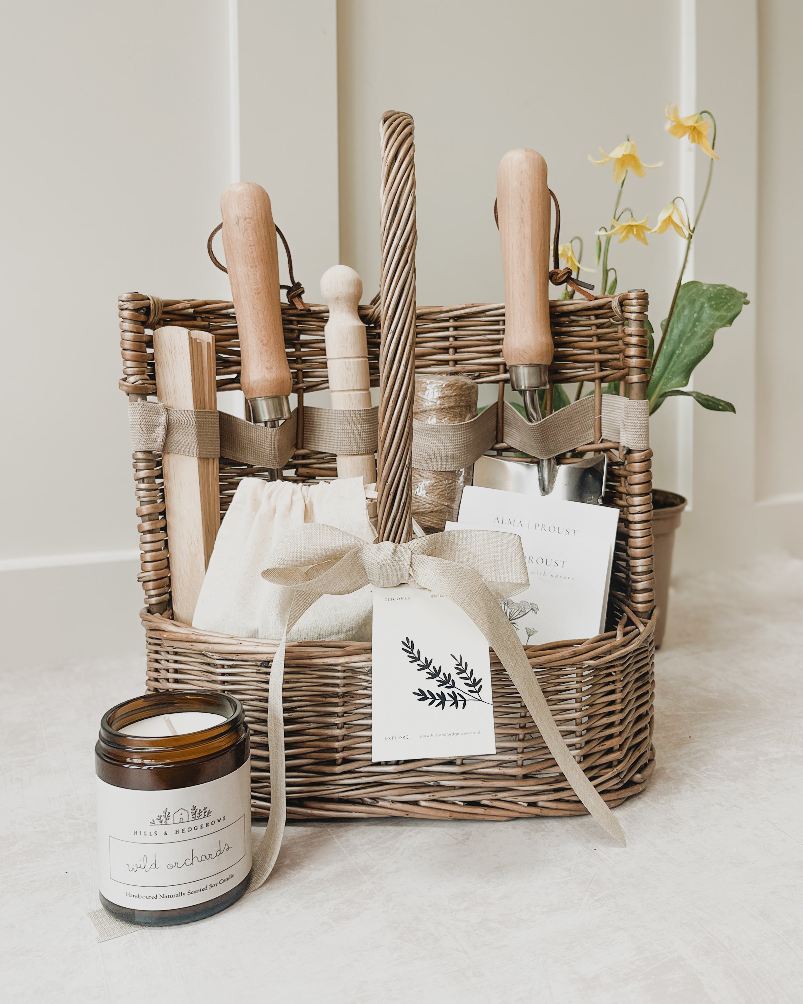 Gardening gift set basket featuring high-quality tools, a natural soy wax candle, and cut flower seeds.