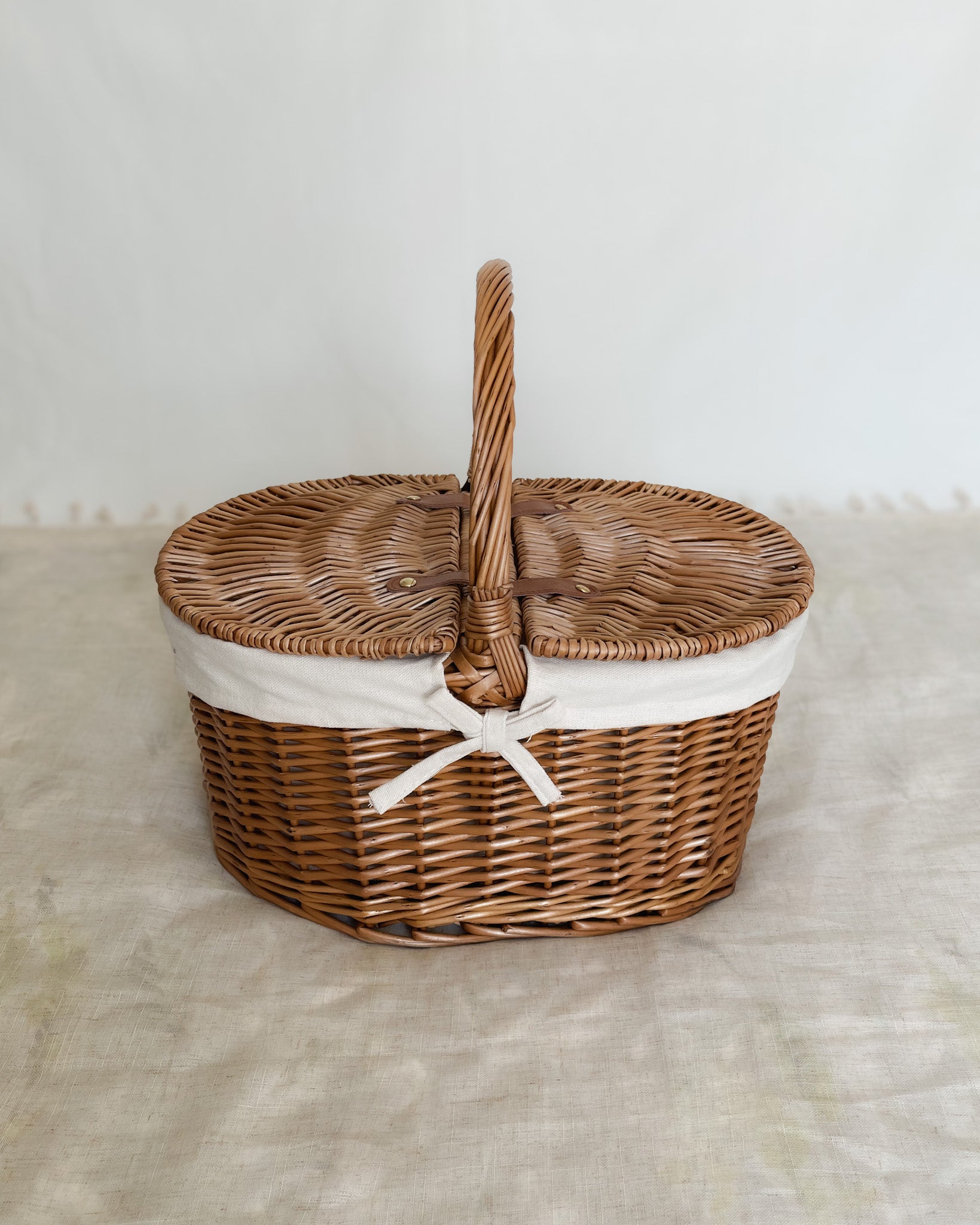 Personalised Medium Oval Lidded Wicker Hamper and Customisable Picnic Basket